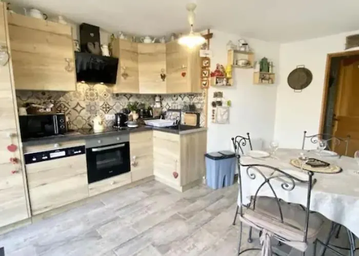 Les Anatides, Дом отдыха *